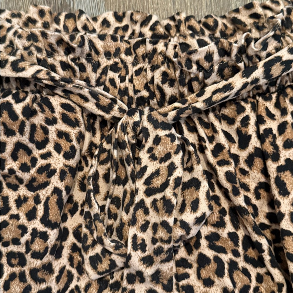 Leopard Print Shorts Size Medium - Picture 3 of 5